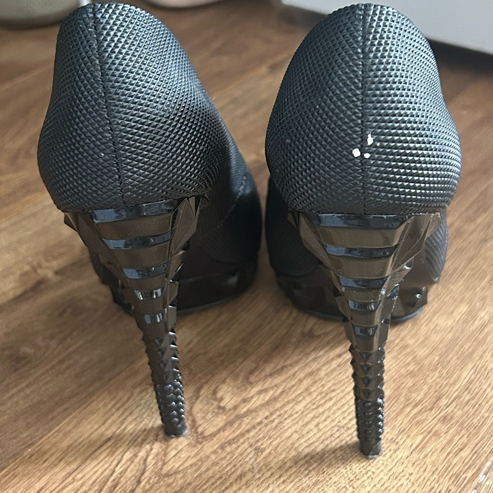 Rachel Roy high heel - Used clearly, but still fabulous and iconic shoes! - Picture 5 of 9